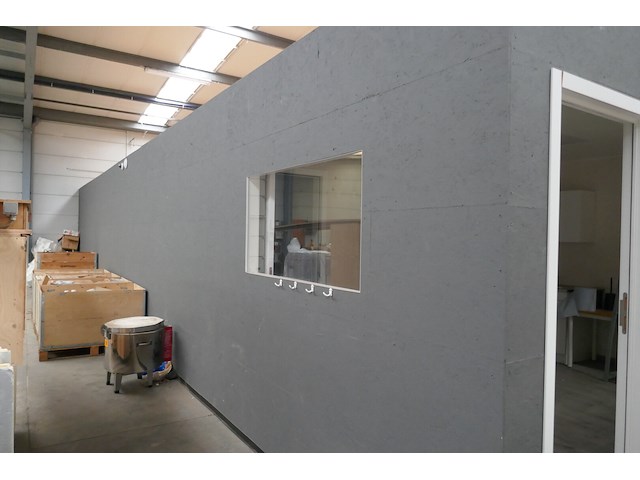 Compleet ingerichte bureel met verschillende ruimtes mét ventilatie-verwarming - afbeelding 8 van  15