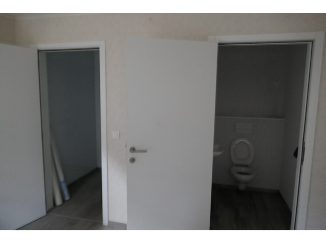 Compleet ingerichte bureel met verschillende ruimtes mét ventilatie-verwarming - afbeelding 11 van  15