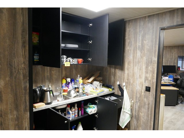 Compleet ingerichte bureel met verschillende ruimtes mét ventilatie-verwarming - afbeelding 14 van  15