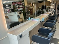 Compleet kapperswerkstation met 4 kappersstoelen, spiegels en haardrogerhouders - afbeelding 1 van  6