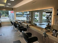 Compleet kapperswerkstation met 4 kappersstoelen, spiegels en haardrogerhouders - afbeelding 2 van  6