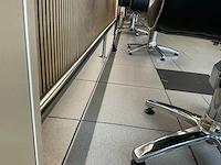 Compleet kapperswerkstation met 4 kappersstoelen, spiegels en haardrogerhouders - afbeelding 5 van  6