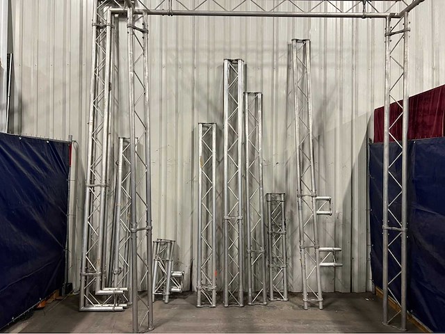 Compleet moduleerbare stand met doeken - afbeelding 3 van  11