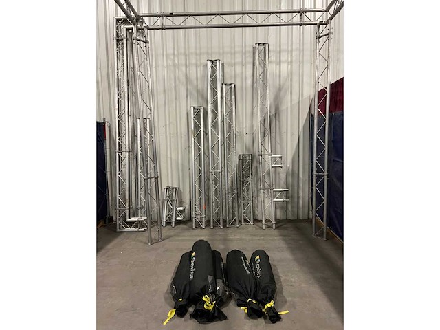 Compleet moduleerbare stand met doeken - afbeelding 10 van  11