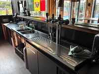 Complete bar en sanitair ruimten in 7x 40 voet zeecontainer constructie - afbeelding 6 van  34