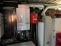 Complete bar en sanitair ruimten in 7x 40 voet zeecontainer constructie - afbeelding 11 van  34