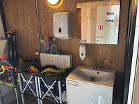 Complete bar en sanitair ruimten in 7x 40 voet zeecontainer constructie - afbeelding 16 van  34