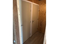Complete bar en sanitair ruimten in 7x 40 voet zeecontainer constructie - afbeelding 18 van  34