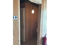 Complete bar en sanitair ruimten in 7x 40 voet zeecontainer constructie - afbeelding 19 van  34