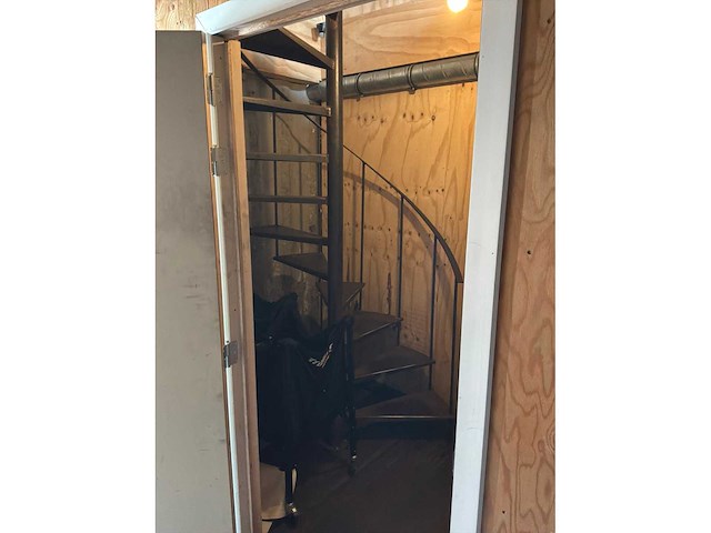 Complete bar en sanitair ruimten in 7x 40 voet zeecontainer constructie - afbeelding 20 van  34