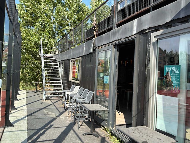 Complete bar en sanitair ruimten in 7x 40 voet zeecontainer constructie - afbeelding 30 van  34