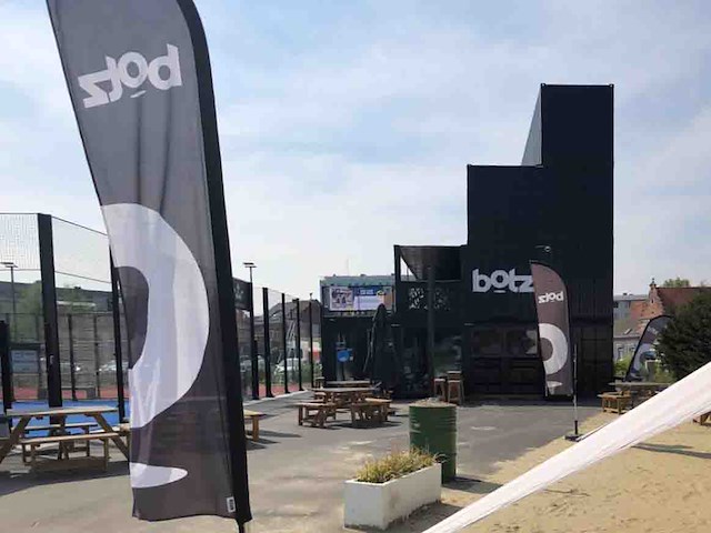 Complete bar en sanitair ruimten in 7x 40 voet zeecontainer constructie - afbeelding 31 van  34