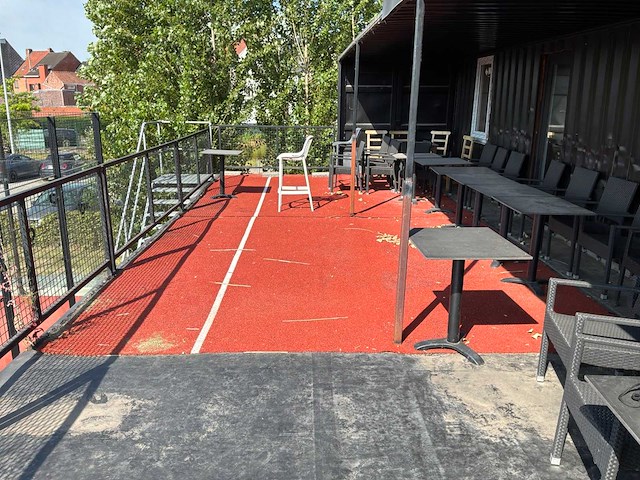 Complete bar en sanitair ruimten in 7x 40 voet zeecontainer constructie - afbeelding 34 van  34