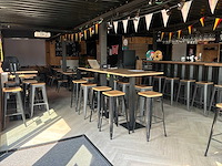 Complete bar en sanitair ruimten in 7x 40 voet zeecontainer constructie - afbeelding 2 van  12