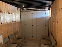 Complete bar en sanitair ruimten in 7x 40 voet zeecontainer constructie - afbeelding 10 van  12