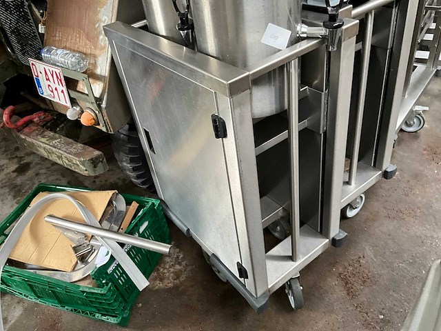 Complete inboedel keuken restaurant. - afbeelding 11 van  25