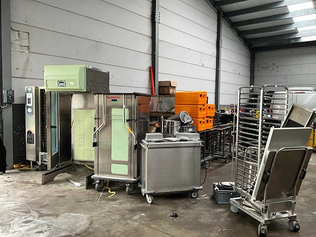 Complete inboedel keuken restaurant. - afbeelding 1 van  25