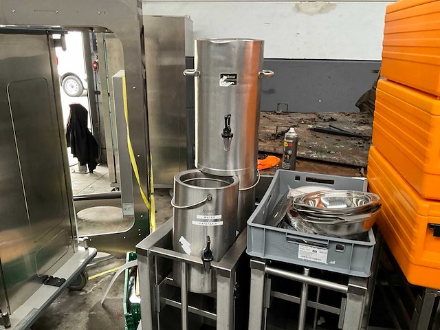 Complete inboedel keuken restaurant. - afbeelding 13 van  25