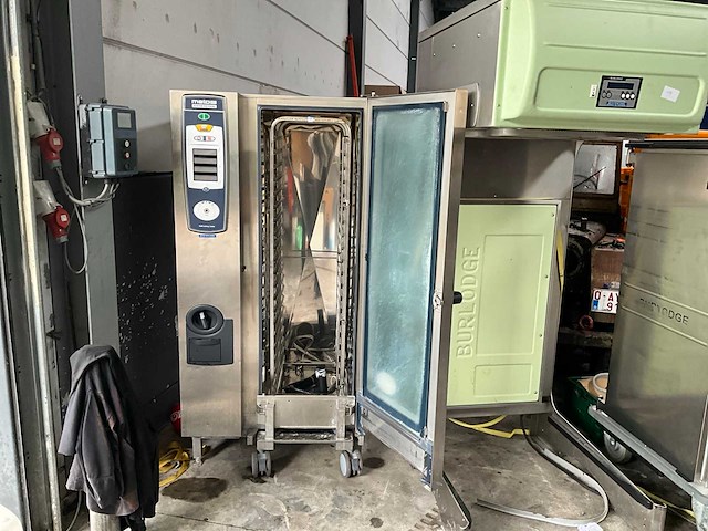 Complete inboedel keuken restaurant. - afbeelding 12 van  25