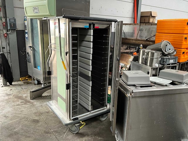 Complete inboedel keuken restaurant. - afbeelding 23 van  25