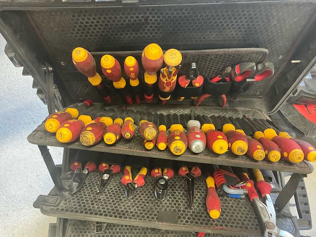 Complete koffer wiha geïsoleerd handgereedschap - afbeelding 2 van  10