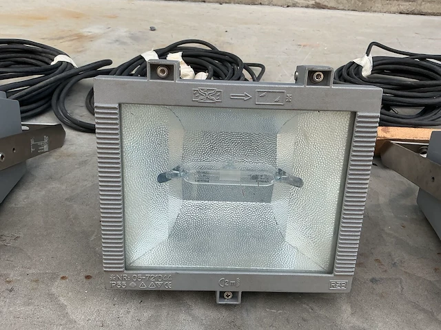 Complete set werfverlichting / terreinverlichting – 4 lampen en 2 masten - afbeelding 3 van  4