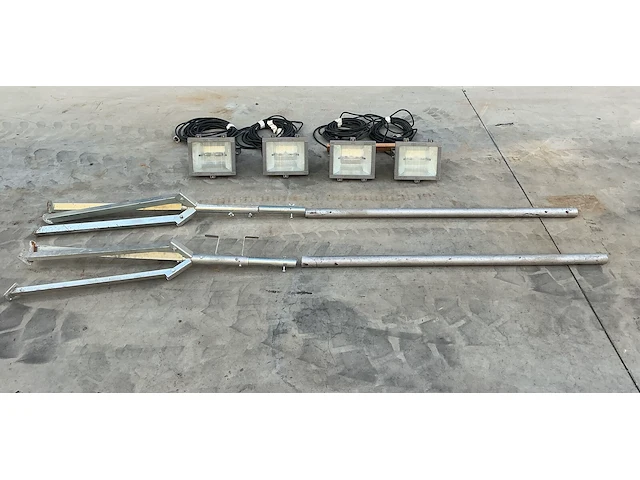Complete set werfverlichting / terreinverlichting – 4 lampen en 2 masten - afbeelding 4 van  4