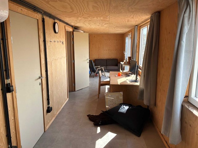 Complete woon en slaap ruimten in 3x 40 voet zeecontainer constructie - afbeelding 19 van  19