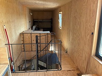 Complete woon en slaap ruimten in 3x 40 voet zeecontainer constructie - afbeelding 6 van  10