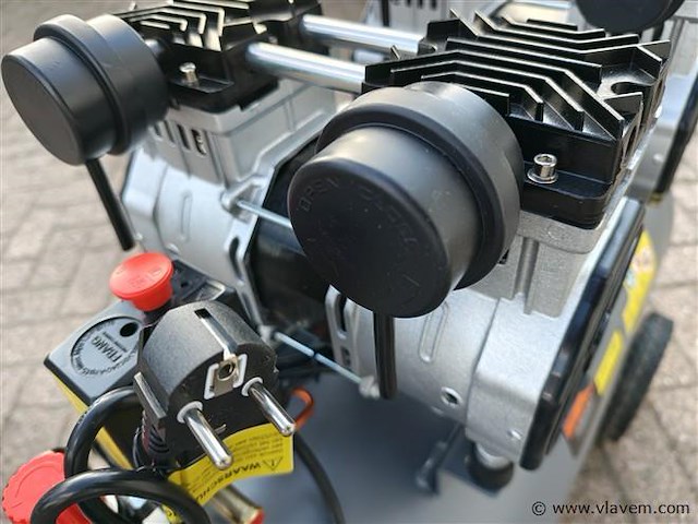 Compressor 100 liter olievrij - afbeelding 10 van  15