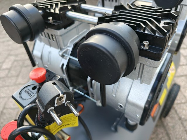 Compressor 100 liter olievrij - afbeelding 4 van  15