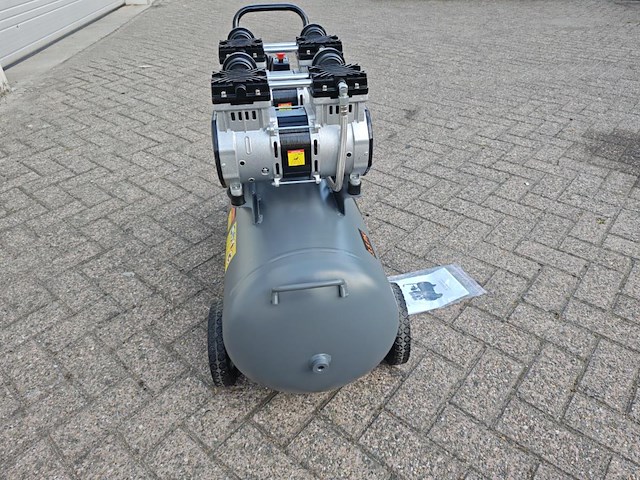 Compressor 100 liter olievrij - afbeelding 13 van  15