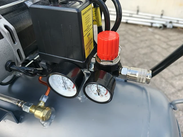 Compressor 100 liter olievrij - afbeelding 5 van  15