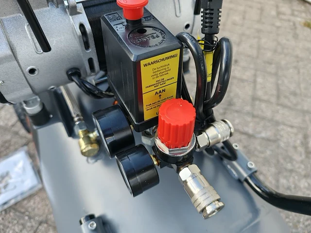 Compressor 100 liter olievrij - afbeelding 6 van  15