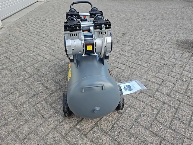 Compressor 100 liter olievrij - afbeelding 13 van  15