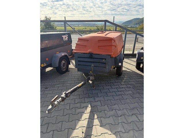 Compressor atlas copco xas57dd diesel 23.3kw 2010 - afbeelding 1 van  1
