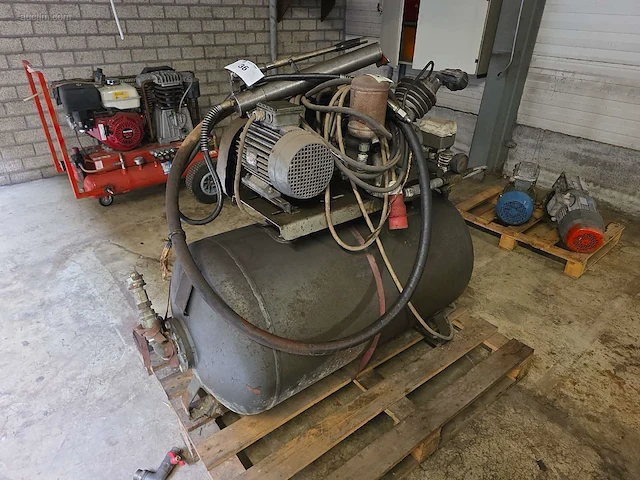 Compressor atlas copco - afbeelding 1 van  3