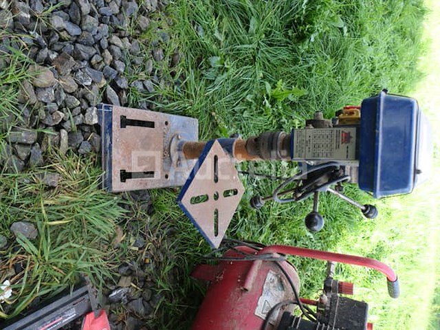 Compressor, boormachine, spijkermachine - afbeelding 8 van  13