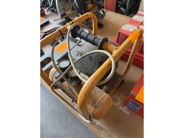 Compressor bostitch - afbeelding 2 van  2