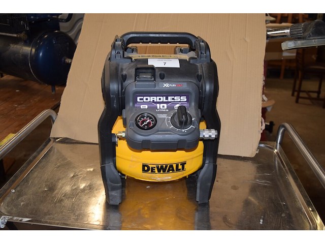 Compressor dewalt 10l zonder batterij - afbeelding 1 van  6