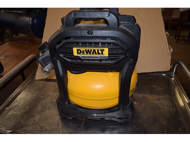 Compressor dewalt 10l zonder batterij - afbeelding 4 van  6