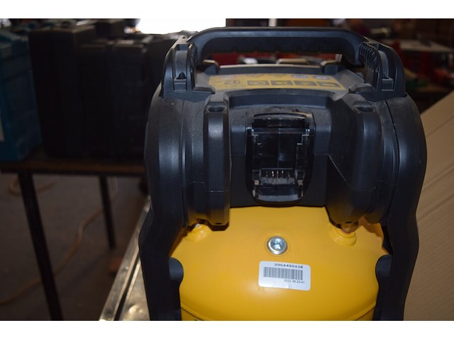 Compressor dewalt 10l zonder batterij - afbeelding 5 van  6