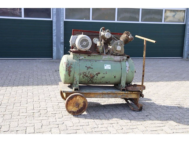 Compressor iwata elektrisch 5.5kw - afbeelding 1 van  1