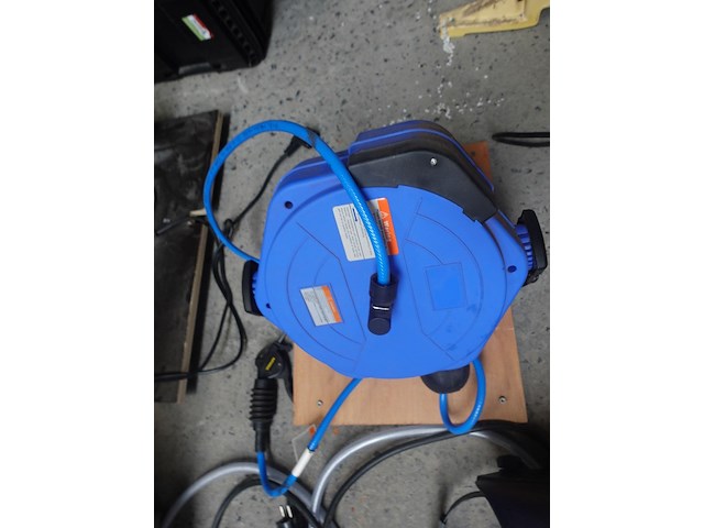 Compressor stanley + persluchtkabel op haspel - afbeelding 4 van  4