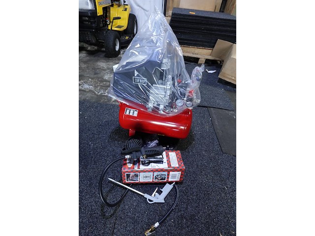 Compressor + toebehoren - afbeelding 1 van  4