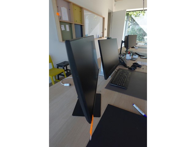 Computer fujitsu + 2x scherm samsung/ hp - afbeelding 2 van  3
