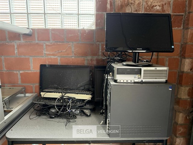 Computer hardware - afbeelding 1 van  3