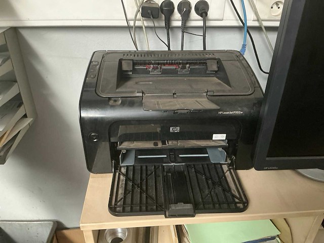 Computerschermen (3x) en printer (1x) - afbeelding 7 van  11