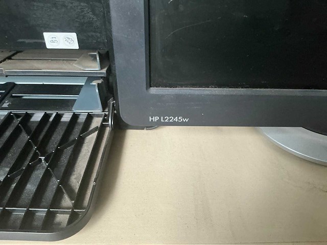Computerschermen (3x) en printer (1x) - afbeelding 5 van  11