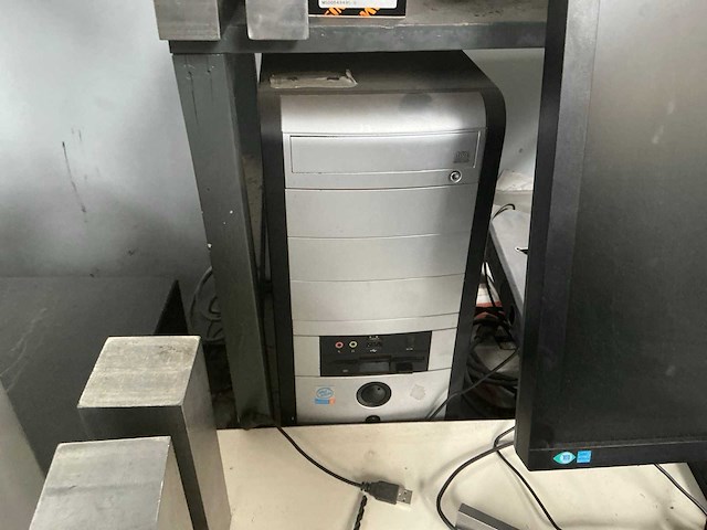 Computerschermen (4x) en printer (2x) - afbeelding 10 van  15
